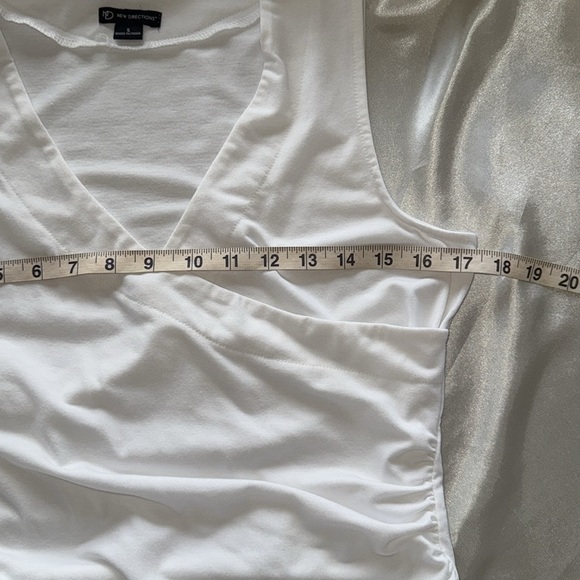 New Directions White Sleeveless Wrap Tank Top Ruched Side Stretch Knit Sz Small - Picture 11 of 11
